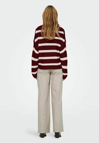 JDY JDYJUSTY STRIPE  - Strikkegenser - cabernet