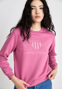 GANT TONAL SHIELD C NECK - Melegítőfelső - dark lavender