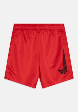 Shorts de sport rouges en tissu lisse et léger. Comprend une taille élastique et un logo Nike noir sur le côté gauche.