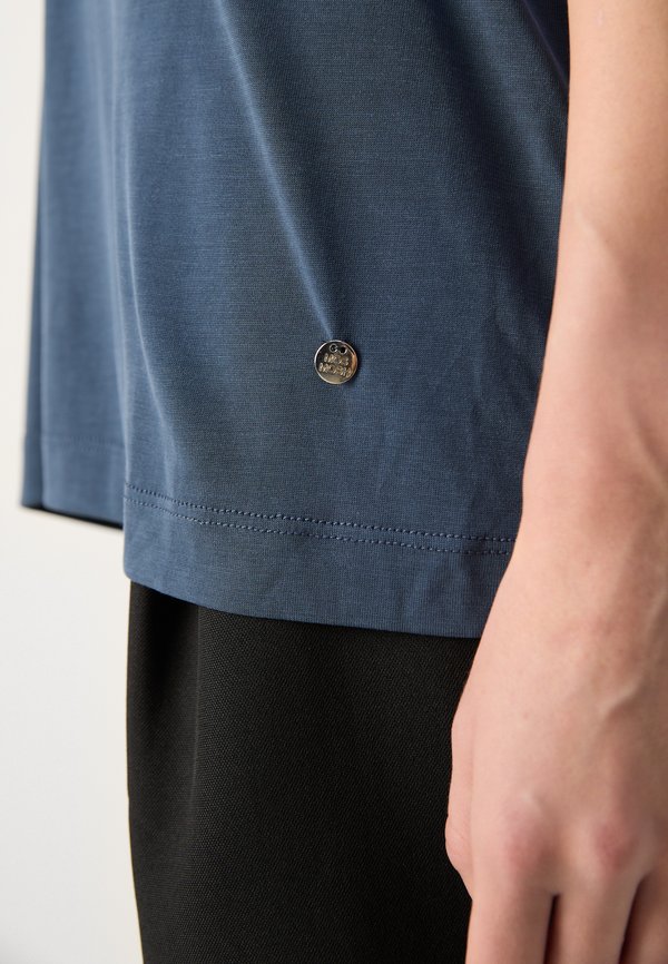 V NECK SEQUIN TEE - Print T-shirt - spellbound3