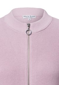 Světle růžový cardigan na zip s žebrovaným límcem a texturou, s postříbřeným zipem a kulatým stahovákem, označený "Marie Lund Copenhagen."