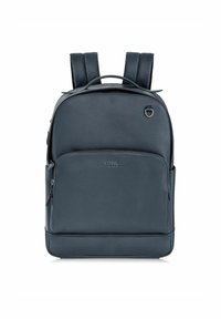 Skórzany plecak w ciemnoniebieskim kolorze z dwoma regulowanymi ramiączkami, przednią kieszenią na zamek błyskawiczny oraz subtelnym logo na dolnej części przodu.