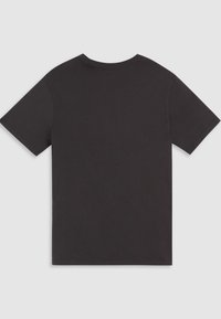 Tricou negru din bumbac cu guler rotund și mâneci scurte. Textură fină, design simplu, fără modele sau accesorii vizibile.