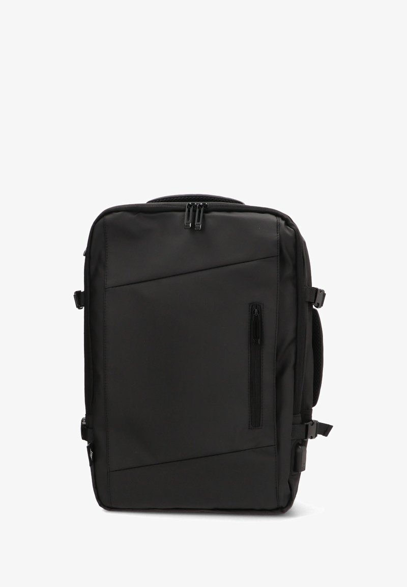 Mochila negra con forma rectangular, fabricada en un tejido duradero. Cuenta con un bolsillo frontal con cremallera, correas ajustables y un diseño elegante con acentos mínimos.