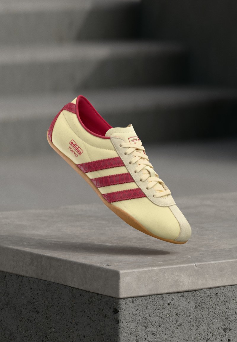 adidas Originals TOKYO warm vanilla/team victory red/sand