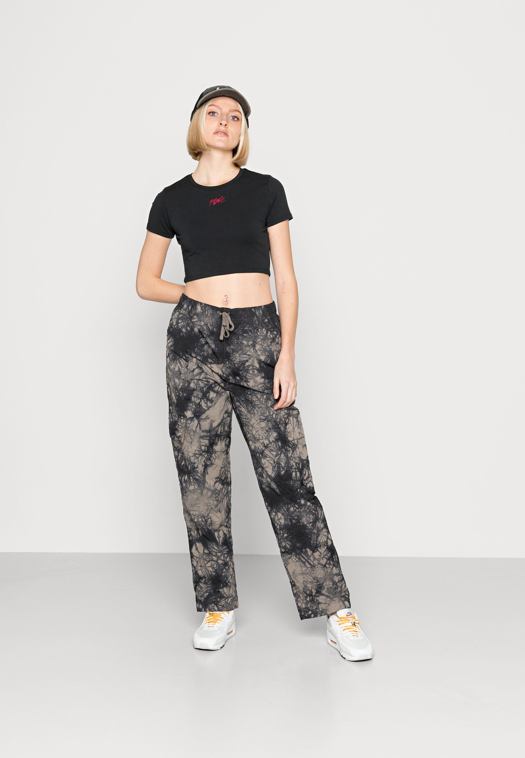 Jordan HERITAGE BOTTOM - Pantaloni cargo - olive grey/black/nero -  Zalando.it