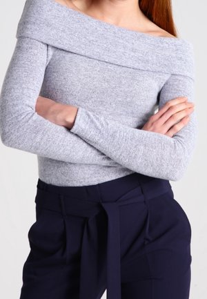 Stickad tröja - grey