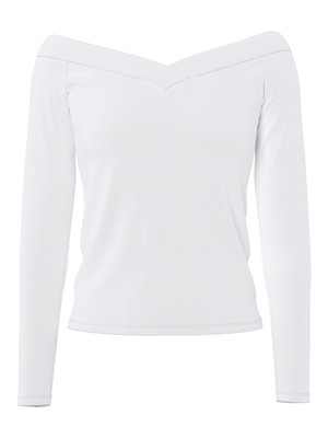 Camicia bianca con maniche lunghe e scollo a V che lascia le spalle scoperte, con silhouette aderente su sfondo bianco.