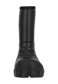 Botte en caoutchouc noire et imperméable avec une tige haute, surface texturée et semelle striée pour une meilleure adhérence. Présente un bord supérieur lisse et un bout arrondi.