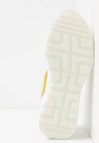 Marco Tozzi Sneaker low - white/yellow