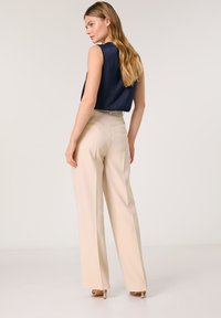 Taifun LANG ELEGANTE MIT WIDE LEG
 - Stoffhose - seashell