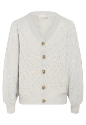 Cardigan en tricot gris clair avec un col en V, des manches longues bouffantes, une texture à motifs et cinq grands boutons beiges sur le devant.