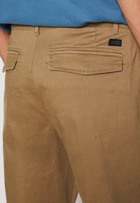INDICODE JEANS Short - covert green