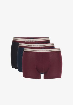 Drei Herrenboxershorts in Bordeauxrot, Marineblau und Schwarz. Jede hat einen kontrastierenden, gestreiften Bund mit Logo und eine weiche Stoffstruktur.
