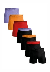 Seši vīriešu bokseršorti pāros krāsās: purpursarkans, oranžs, sarkans un melns. Katram ir zīmola elastīgā jostasvieta. Stiept audums.