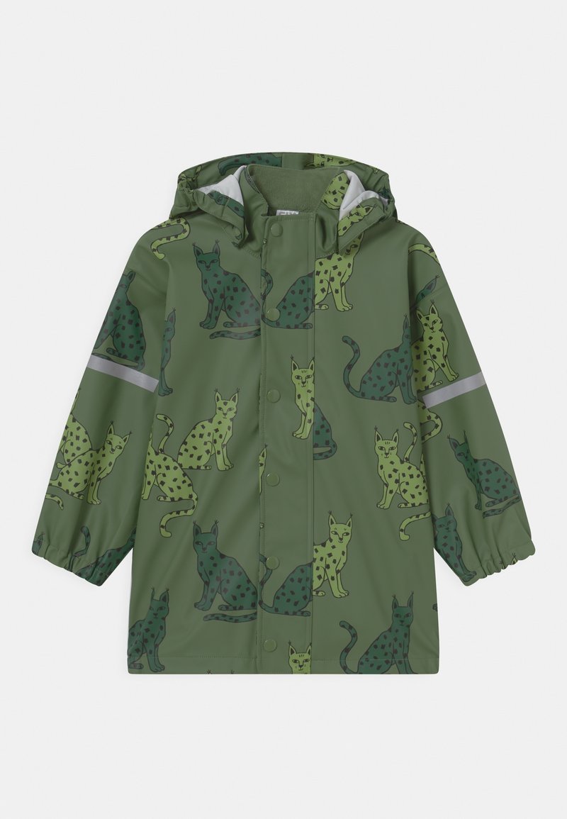 Imperméable vert pour enfants avec capuche, poignets élastiques, boutons-pression et un motif de chats tachetés assis en vert foncé et clair.
