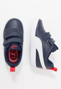 Puma - COURTFLEX UNISEX - Matalavartiset tennarit - peacoat/high risk red Pienoiskuva 1