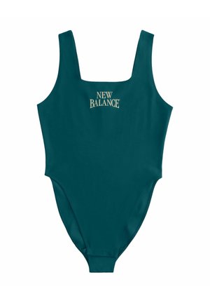 Turkooise badpak met brede schouderbanden en het "New Balance" logo in het midden van de borst.