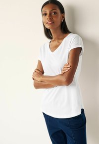 Next V-NECK - Osnovna majica kratkih rukava - white