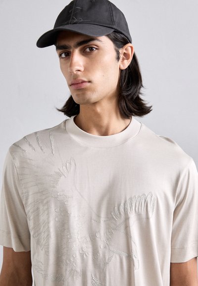 Emporio Armani Apdrukāts T-krekls - silver cloud