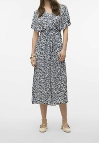 Květinové midi šaty v námořnické modré a bílé barvě, s krátkými rukávy, výstřihem do V, elastickým pasem a lehkým, splývavým materiálem.