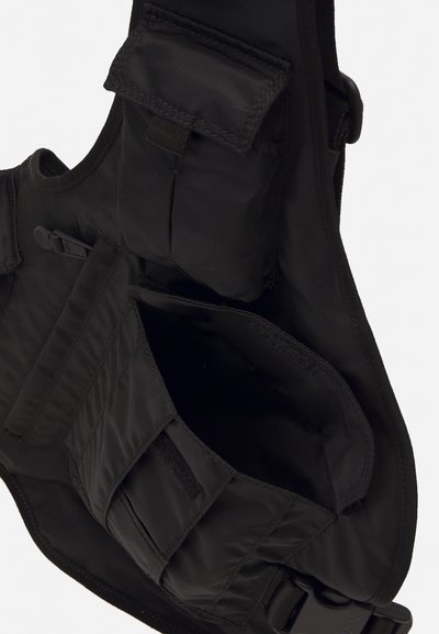 Desigual kézitáska HALF HABANA BLACK fekete, 25SAXPBJ