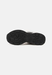 HI-TEC HTS74 MAGNUM UNISEX szary