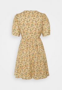 YAS Petite Vardagsklänning - yellow