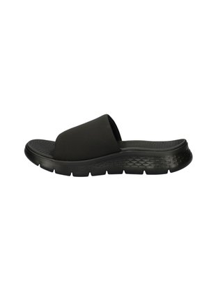 Schwarze Slip-On-Sandale mit dicker Sohle und strukturiertem Fußbett, für den lässigen Gebrauch entworfen.