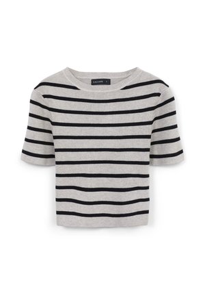 Maglione grigio chiaro a maniche corte con righe orizzontali blu navy e scollatura tonda. Realizzato in un morbido materiale a maglia testurizzata.