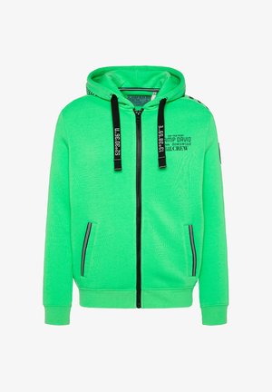 Groene rits-hoodie gemaakt van zachte stof, voorzien van een zwarte rits, zijzakken en contrasterende zwarte hoodie trekkoorden met tekstaccenten.