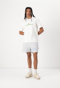 Pal Sporting Goods NEW TRADEMARK UNISEX - Nyomott mintás póló - off-white