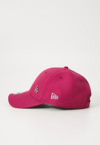 Fuchsia baseball cap with a structured crown, curved visor, embroidered LA logo, and small side logo. Fabric appears smooth and durable.