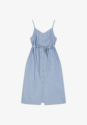 Lichtblauwe mouwloze midijurk met dunne bandjes, knopen aan de voorkant en een ceintuur met strik in de taille.