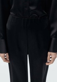 Mango Hlače - black