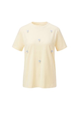 Kortærmet lysegul T-shirt med små blå broderede blomster jævnt fordelt på forsiden.