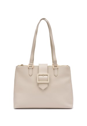 Bolso de piel beige con dos asas para el hombro, detalle central de hebilla y cierre superior con cremallera.