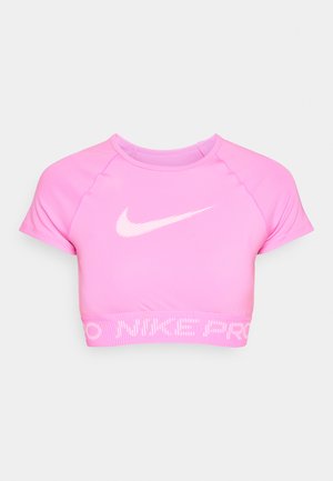 Top atletico cropped rosa con maniche corte. Presenta il logo Nike swoosh bianco sul davanti e una banda a costine con il testo "NIKE PRO".