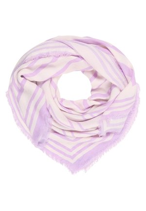 Écharpe douce avec des rayures diagonales lavande et blanches, bords frangés, pliée en forme de boucle.