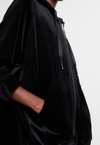 Desigual Sudadera con cremallera - black