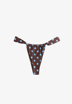 Brūnas bikini apakšdaļas ar lieliem gaiši zilas krāsas punktiņiem un platām sānu saitēm, attēlotas uz balta fona.