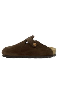 Braune Wildleder-Clog mit einem verstellbaren Riemen und einem Metallknopf. Verfügt über ein Korkfußbett und eine strukturierten Gummisohle für besseren Halt.