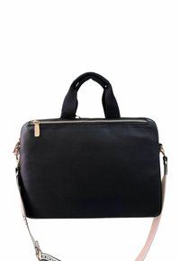 Borsa a mano in pelle nera con finitura testurizzata, hardware dorato, doppio manico superiore e tracolla removibile con dettaglio del logo.