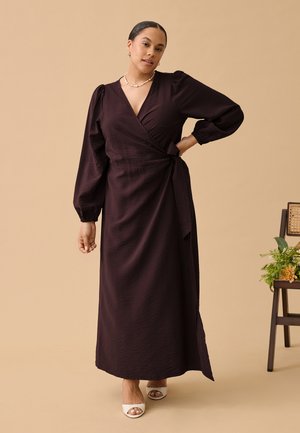 Kaffe Curve KCRUBY WRAP DRESS - Robe de jour - fudge