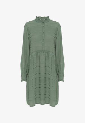 Zelena obleka z dolgimi rokavi, ruffle ovratnikom, sprednjim zapiranjem na gumbe in teksturiranim črtastim vzorcem. Ima zbrano pas in manšete z gumbi.