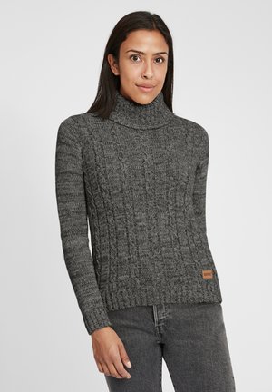 Grå kabelstrikket turtlenecksweater med lange ermer, laget av teksturert stoff, med et lite merke ved kanten.