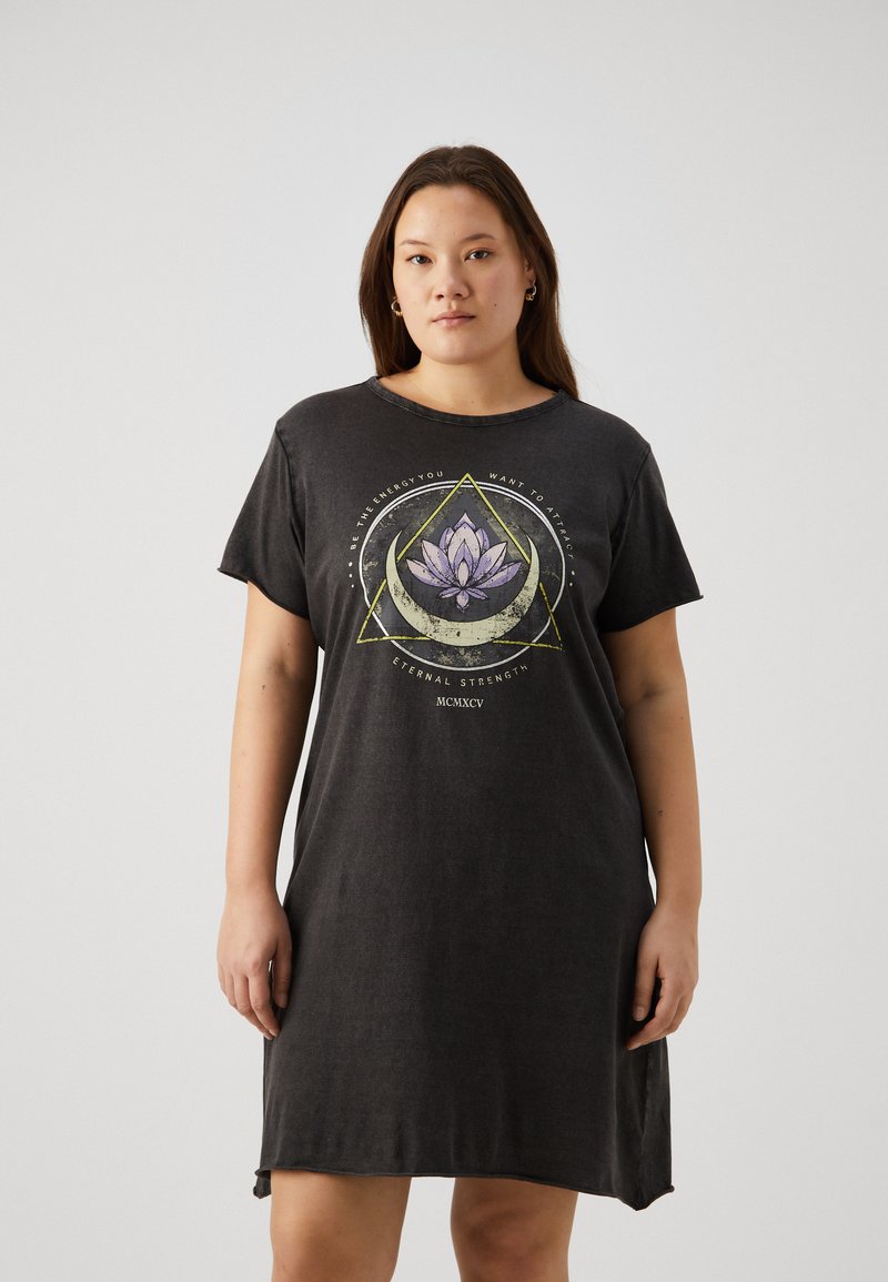 Pelēks kokvilnas kleita ar īsām piedurknēm, ar lotosa grafiku purpura un zaļā krāsā, ar apļveida akcentiem un brīvu piegriezumu.