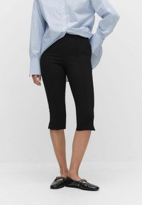 STOCKH LM Studio KAYLA CAPRI - Shortsit - black