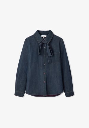Donkere denim blouse met knopen, voorzien van een striksluiting, lange mouwen, een borstzak en roze knopen met contrasterende stiksels.