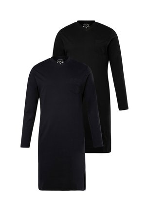Deux chemises à manches longues, en V, de couleur noire unie. Tissu en coton, l'une avec une poche poitrine, les deux avec des fentes latérales pour faciliter le mouvement.